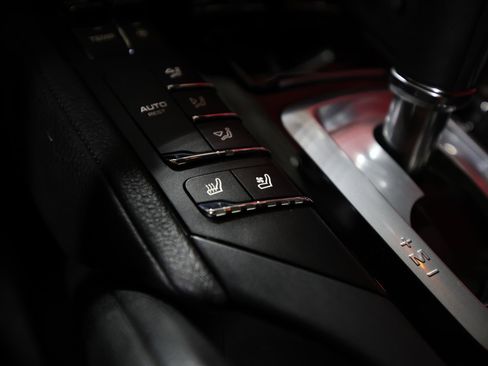 Used 2016 Porsche Cayenne image 22