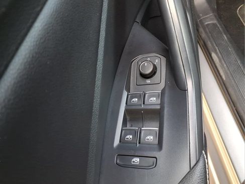 Used 2024 Volkswagen Jetta SE FWD image 19