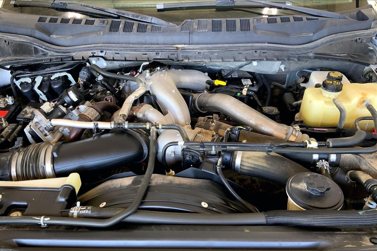 Used 2020 Ford F350 Limited AWD/4WD image 9