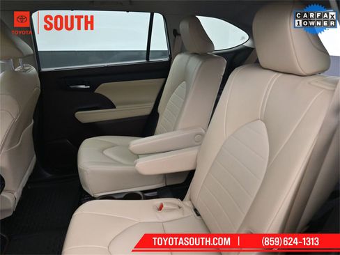 Used 2022 Toyota Highlander XLE image 27