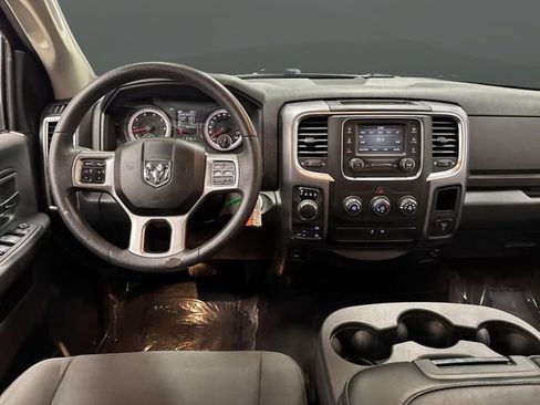 Used 2022 RAM 1500 Classic SLT image 5