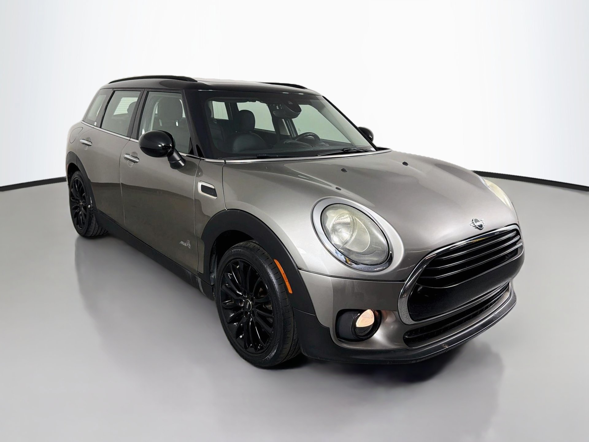 Used 2019 MINI Cooper Clubman ALL4 AWD/4WD image 3