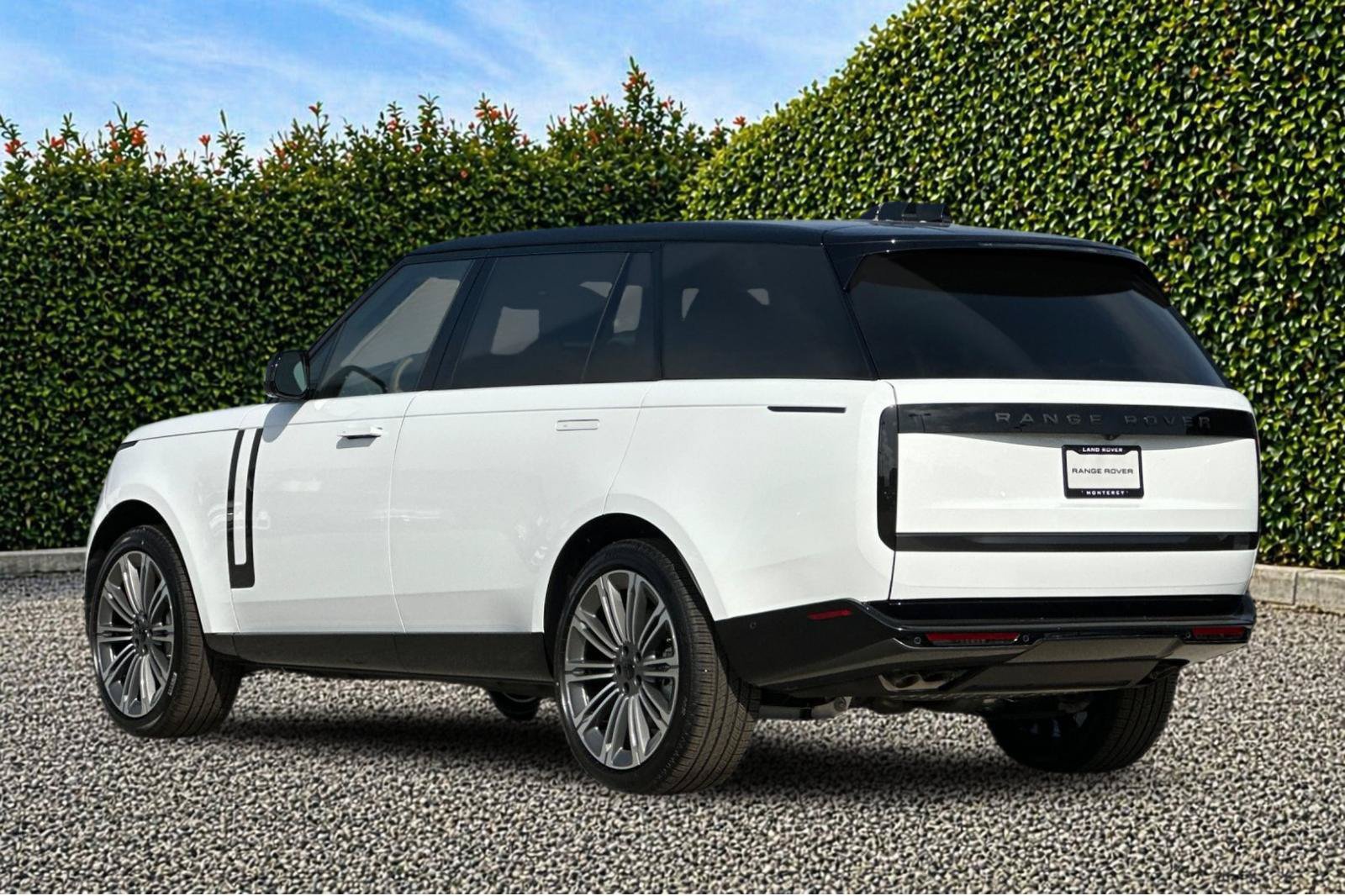 New 2026 Land Rover Range Rover Long Wheelbase SE AWD/4WD image 4
