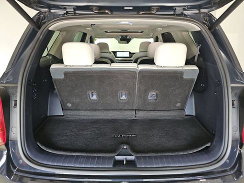 Used 2025 Hyundai Palisade Limited FWD image 16