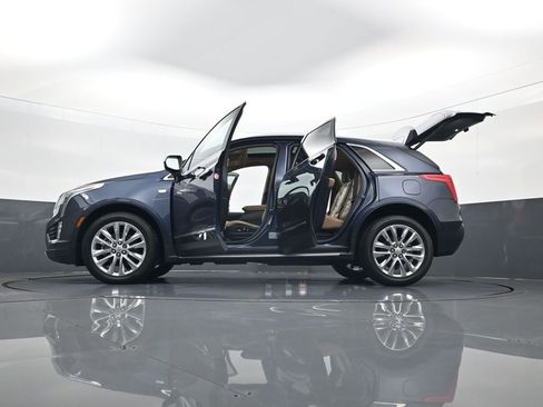 Used 2018 Cadillac XT5 Platinum w/ Driver Assist Package AWD/4WD image 34