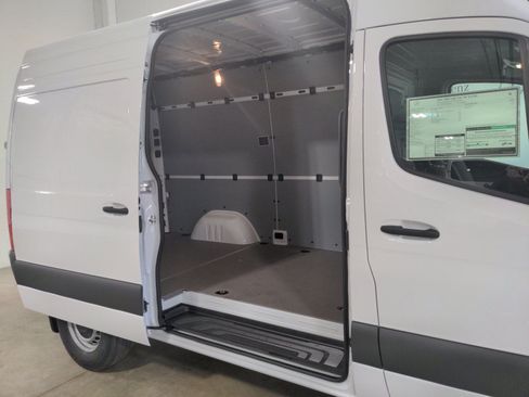 New 2025 Mercedes-Benz Sprinter 2500 image 13