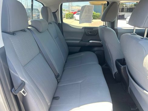Used 2018 Toyota Tacoma SR5 AWD/4WD image 30