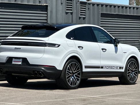 Used 2026 Porsche Cayenne E-Hybrid Coupe AWD/4WD image 8