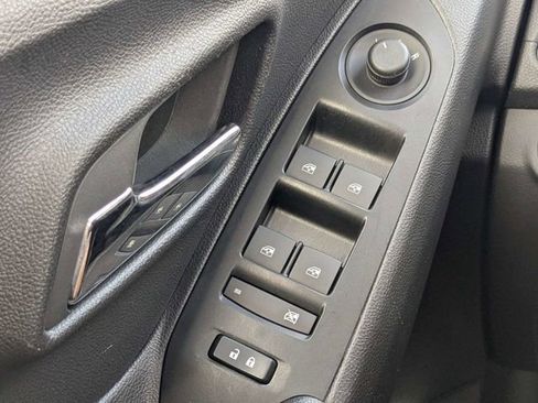 Used 2022 Chevrolet Trax LT w/ LT Convenience Package image 22