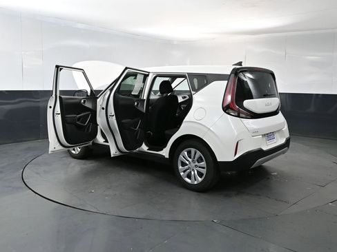 Used 2023 Kia Soul LX FWD image 28
