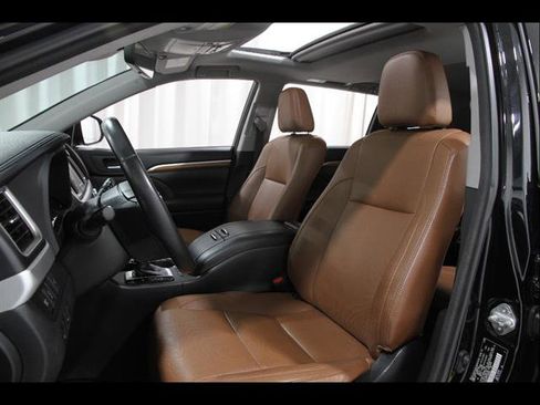 Used 2018 Toyota Highlander Limited AWD/4WD image 4