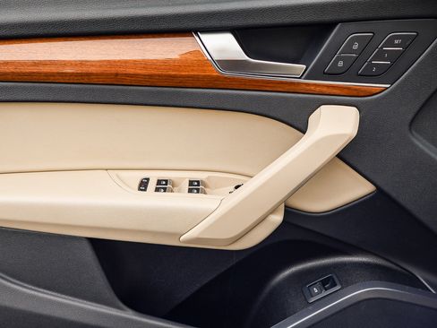 Used 2023 Audi Q5 2.0T Premium w/ Convenience Package image 11