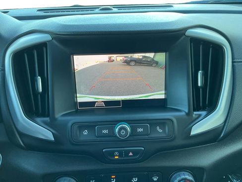 Used 2024 GMC Terrain SLE image 24