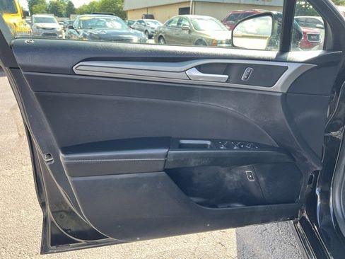 Used 2019 Ford Fusion SE image 20