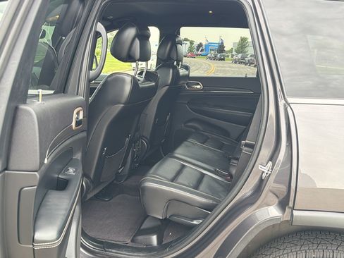 Used 2017 Jeep Grand Cherokee Limited w/ Trailer Tow Group IV AWD/4WD image 32