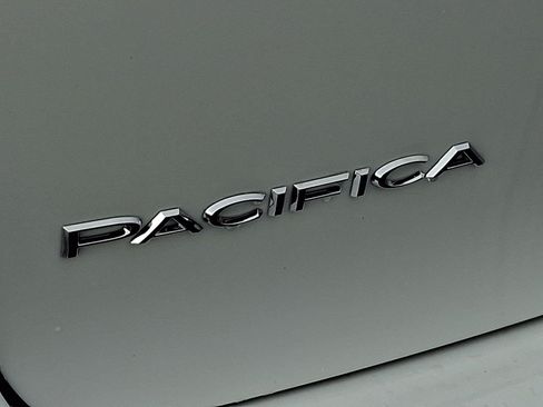 New 2027 Chrysler Pacifica Select AWD/4WD image 17