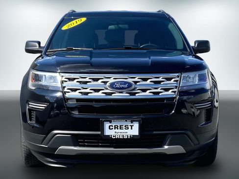 Used 2019 Ford Explorer XLT AWD/4WD image 2