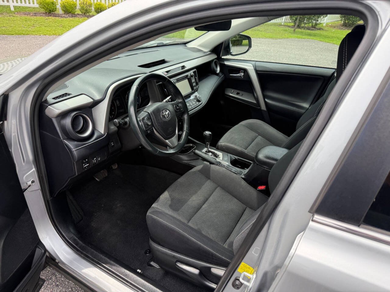 Used 2017 Toyota RAV4 XLE w/ Plus Extra Value Package AWD/4WD image 9