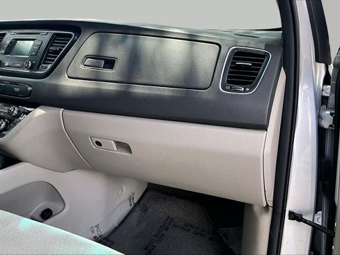Used 2016 Kia Sedona LX w/ LX Convenience Package FWD image 19