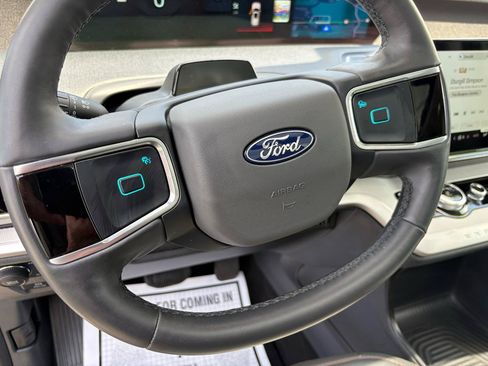 Used 2025 Ford Expedition Active AWD/4WD image 13