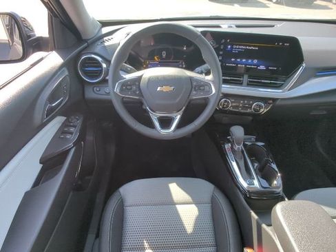 New 2026 Chevrolet Trax LT w/ LT Convenience Package FWD image 6