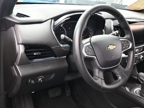 Used 2023 Chevrolet Traverse LT FWD image 16