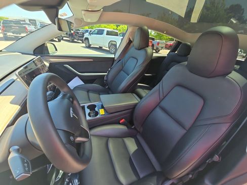 Used 2025 Tesla Model Y Long Range AWD/4WD image 15