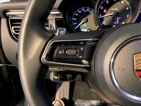 Certified 2024 Porsche Macan AWD/4WD image 27