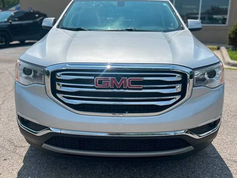 Used 2019 GMC Acadia SLT FWD image 2