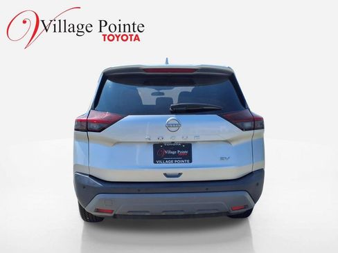 Used 2023 Nissan Rogue SV FWD image 4