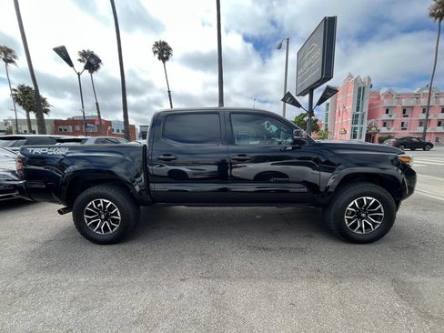 Used 2020 Toyota Tacoma TRD Sport w/ Technology Package AWD/4WD image 4