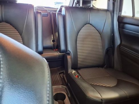 Used 2023 Toyota Highlander XSE FWD image 28