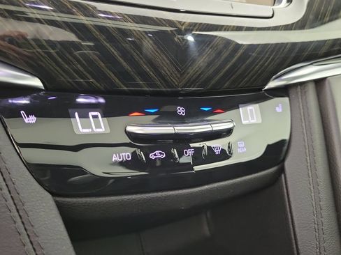 Used 2020 Cadillac XT6 Premium Luxury FWD image 30