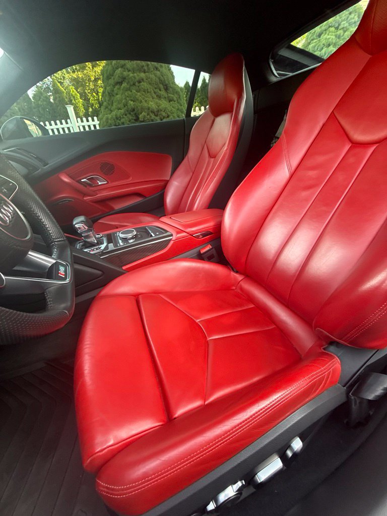 Used 2018 Audi R8 V10 w/ Premium Package RWD image 18