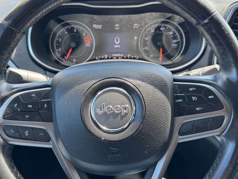 Used 2019 Jeep Cherokee Limited FWD image 16