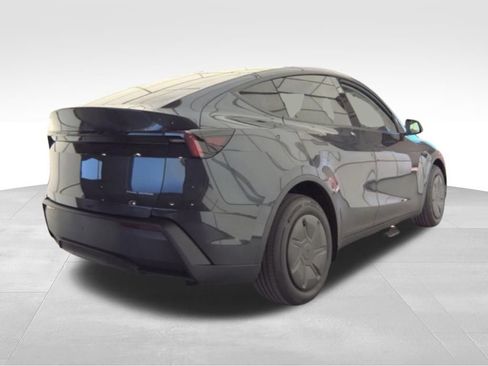 Used 2026 Tesla Model Y AWD image 7