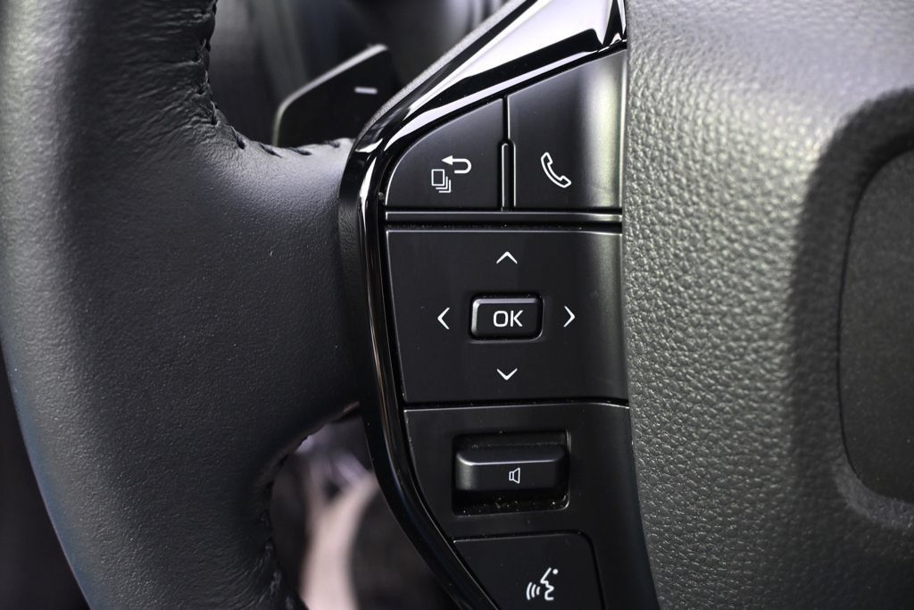 Used 2023 Subaru Solterra AWD image 33