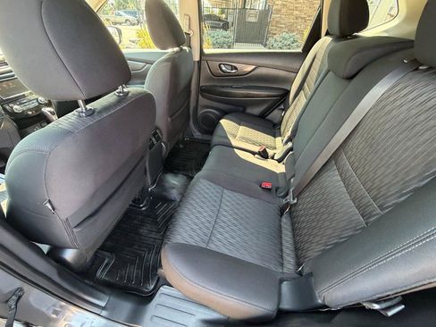 Used 2018 Nissan Rogue SV AWD/4WD image 8