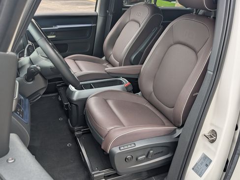 Used 2025 Volkswagen ID. Buzz Pro S RWD image 14