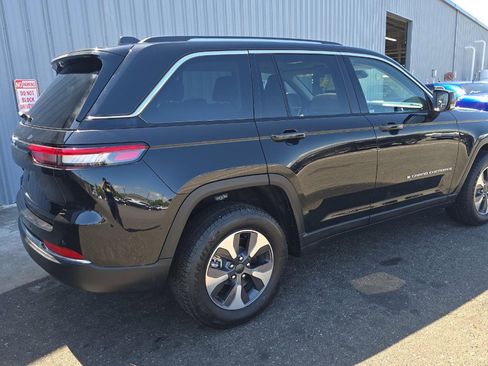 Used 2023 Jeep Grand Cherokee 4WD 4xe image 4