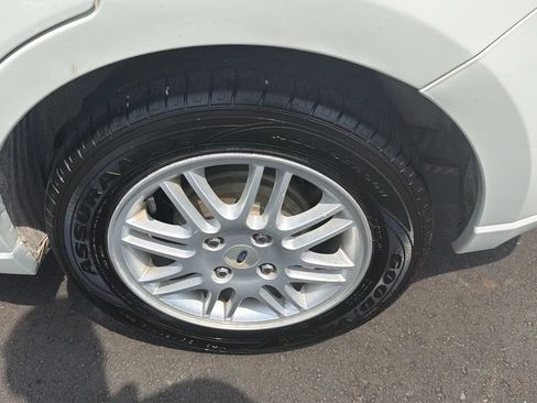 Used 2011 Ford Focus SE FWD image 12