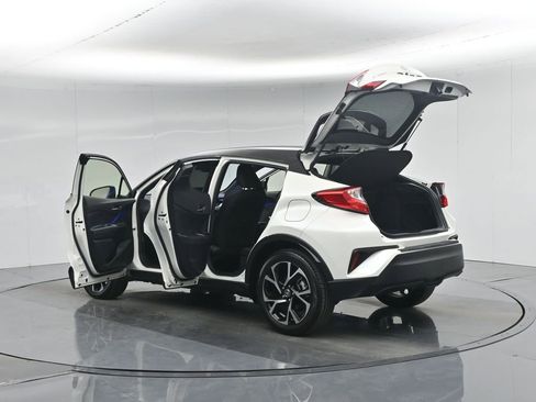 Used 2020 Toyota C-HR XLE image 35
