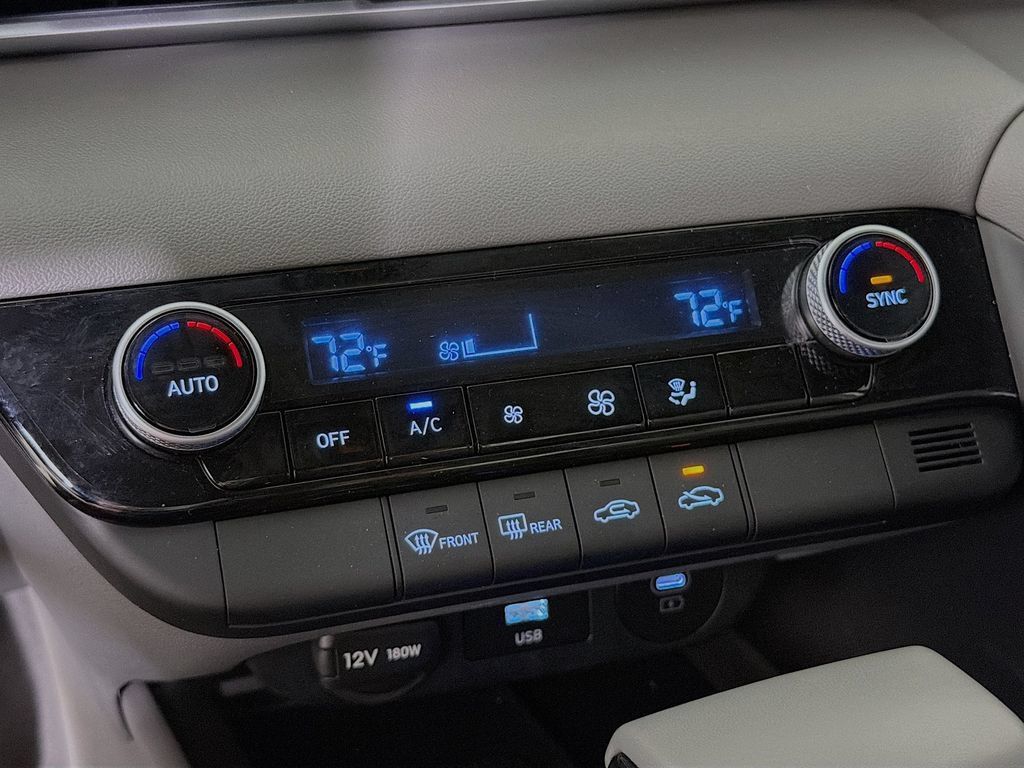 Used 2025 Hyundai Elantra Sport FWD image 18