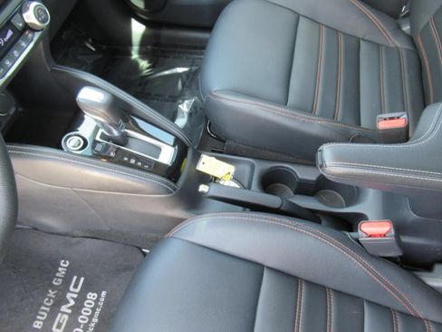 Used 2020 Nissan Kicks SR w/ SR Premium Package FWD image 19