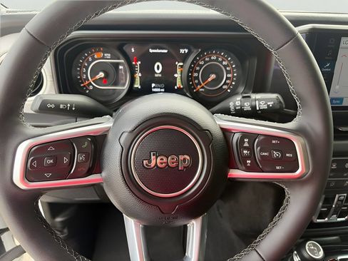 Used 2026 Jeep Wrangler Unlimited Sahara AWD/4WD image 20
