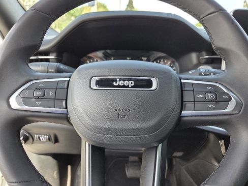 Used 2025 Jeep Compass Latitude AWD/4WD image 24
