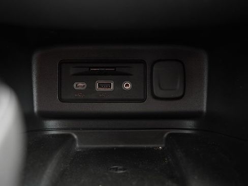 Used 2020 Chevrolet Equinox Premier image 32