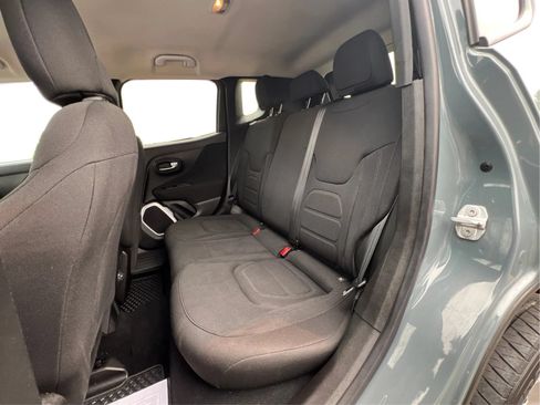 Used 2018 Jeep Renegade Latitude w/ Cold Weather Group AWD/4WD image 17