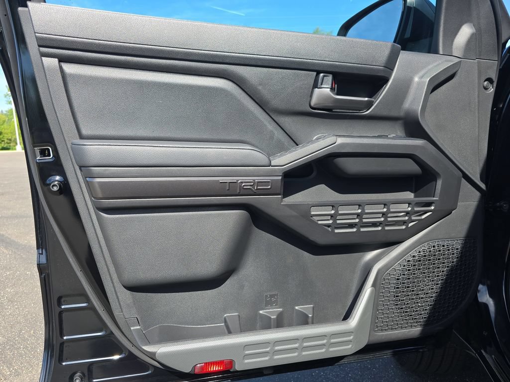 Used 2025 Toyota Tacoma TRD Sport AWD/4WD image 27