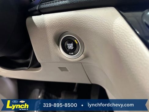 Used 2020 Chrysler Pacifica Limited FWD image 19